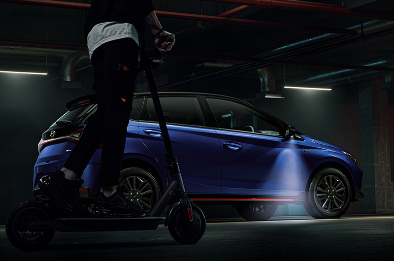 Puddle-lamps-with-welcome-function