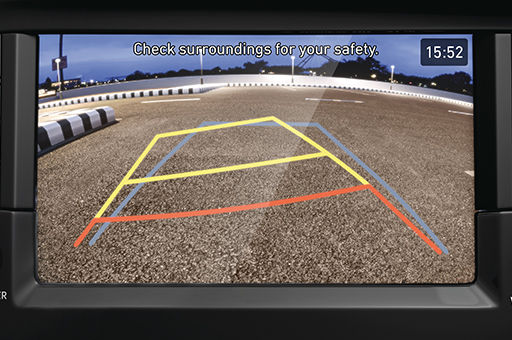 Rear-view-camera-with-dynamic-guidelines