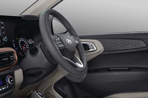 Tilt power steering wheel helps steering adjustment as per convenience thus comfortable for drivers of all stature
