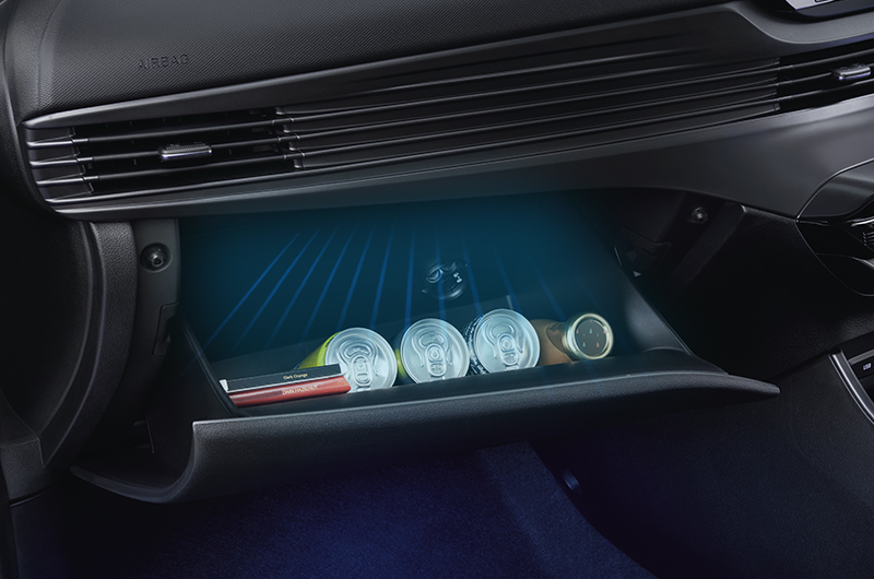 The spacious glove box keeps your beverages and eatables cool and fresh, even during adverse climatic conditions