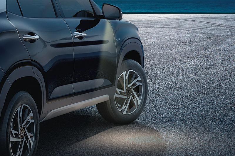 Puddle-lamps-with-welcome-function